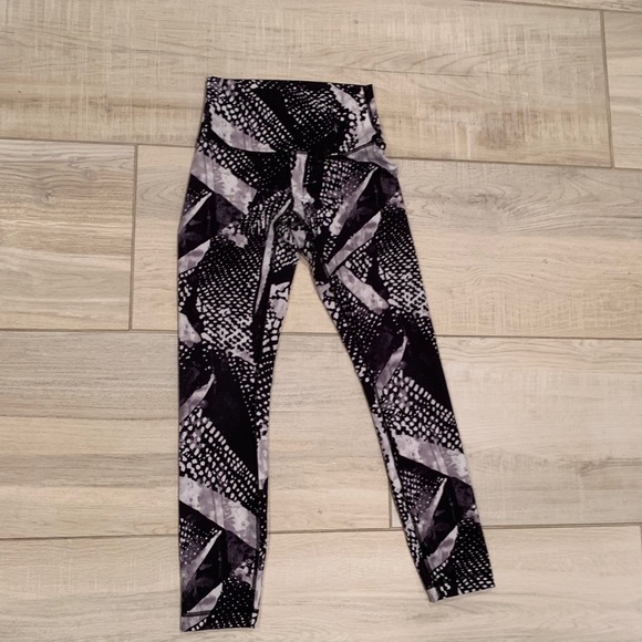 Lululemon leggings mosaic white/black print - Picture 5 of 6